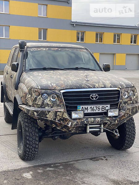 Toyota Land Cruiser 1999  випуску Житомир з двигуном 4.5 л бензин позашляховик механіка за 15000 долл. 