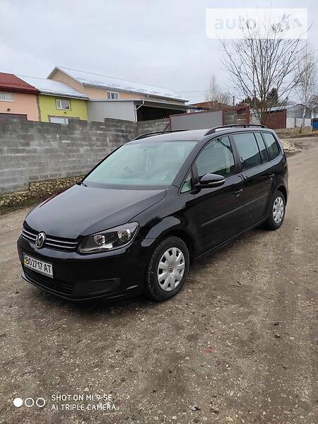 Volkswagen Touran 2011  випуску Тернопіль з двигуном 1.6 л дизель мінівен механіка за 9500 долл. 