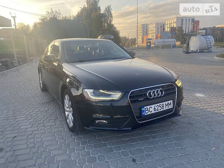 Audi A4 Limousine 2012  випуску Львів з двигуном 0 л  седан  за 12300 долл. 