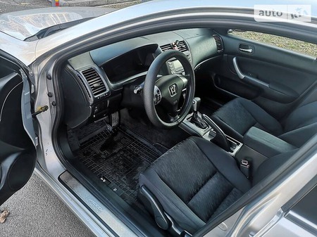 Honda Accord 2004  випуску Дніпро з двигуном 0 л бензин седан автомат за 6400 долл. 