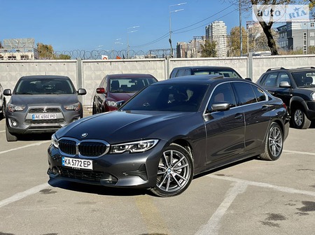 BMW 330 2019  випуску Київ з двигуном 2 л бензин седан автомат за 37900 долл. 