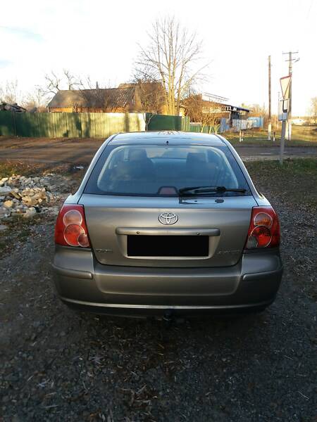 Toyota Avensis 2006  випуску Суми з двигуном 1.6 л бензин ліфтбек механіка за 7800 долл. 