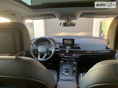 Audi Q5 2019  випуску Київ з двигуном 2 л бензин позашляховик автомат за 36900 долл. 