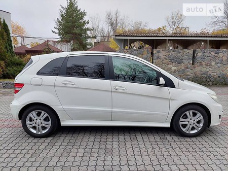 Mercedes-Benz B 180 2010  випуску Дніпро з двигуном 1.7 л бензин хэтчбек автомат за 9500 долл. 