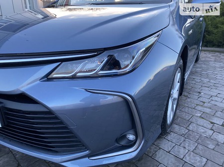 Toyota Corolla 2019  випуску Дніпро з двигуном 1.8 л гібрид седан автомат за 25000 долл. 