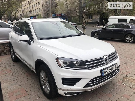 Volkswagen Touareg 2016  випуску Київ з двигуном 3.6 л бензин позашляховик автомат за 26500 долл. 