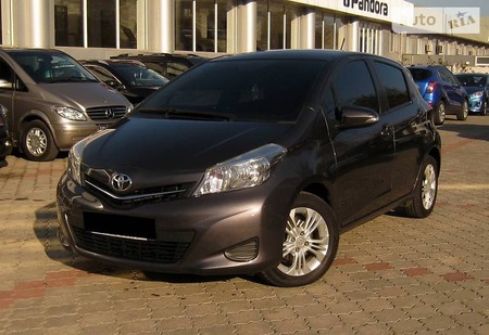 Toyota Yaris 2012  випуску Одеса з двигуном 1.3 л бензин хэтчбек автомат за 9990 долл. 