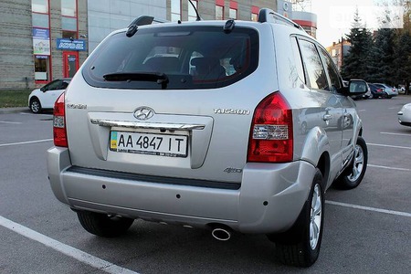 Hyundai Tucson 2008  випуску Дніпро з двигуном 2 л бензин позашляховик  за 9000 долл. 