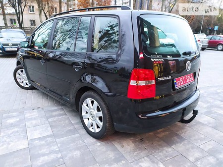 Volkswagen Touran 2004  випуску Львів з двигуном 0 л бензин мінівен механіка за 6200 долл. 