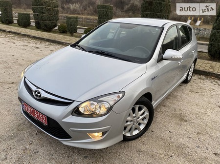 Hyundai i30 2010  випуску Дніпро з двигуном 1.6 л дизель хэтчбек механіка за 7899 долл. 