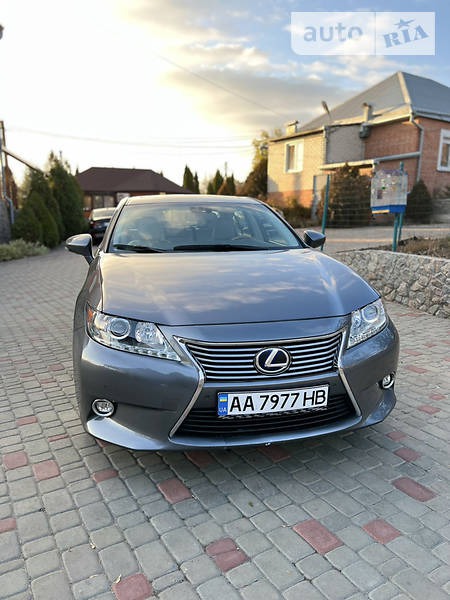 Lexus ES 300 2015  випуску Харків з двигуном 3 л бензин седан автомат за 21700 долл. 