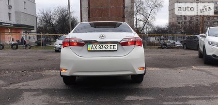 Toyota Corolla 2013  випуску Харків з двигуном 1.6 л  седан автомат за 12900 долл. 