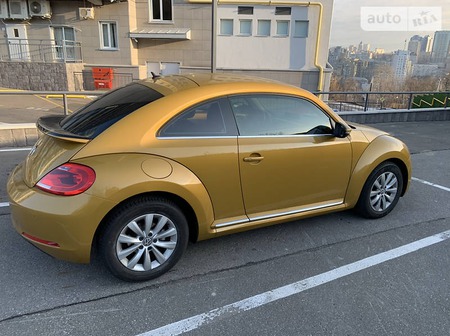 Volkswagen Beetle 2016  випуску Київ з двигуном 1.4 л бензин купе автомат за 14900 долл. 