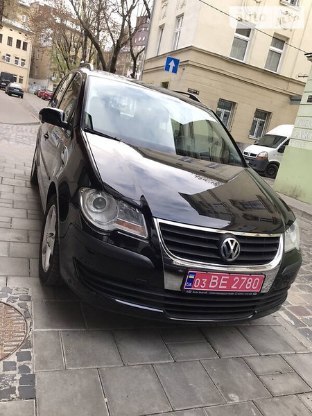 Volkswagen Touran 2007  випуску Львів з двигуном 0 л бензин мінівен механіка за 8490 долл. 