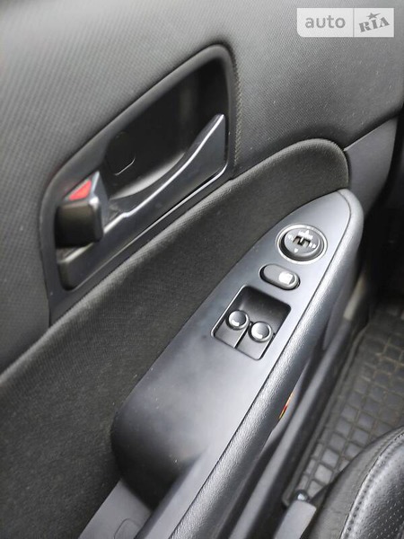 Hyundai i30 2011  випуску Чернівці з двигуном 1.6 л дизель хэтчбек  за 7500 долл. 