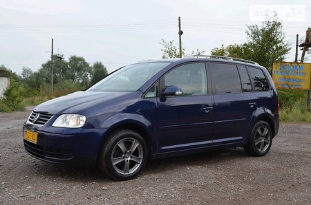 Volkswagen Touran 2004  випуску Львів з двигуном 1.6 л бензин мінівен автомат за 5290 долл. 