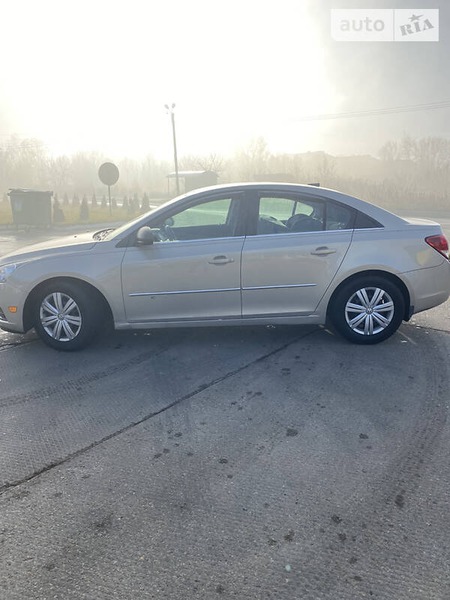 Chevrolet Cruze 2011  випуску Черкаси з двигуном 1.8 л бензин седан автомат за 7300 долл. 