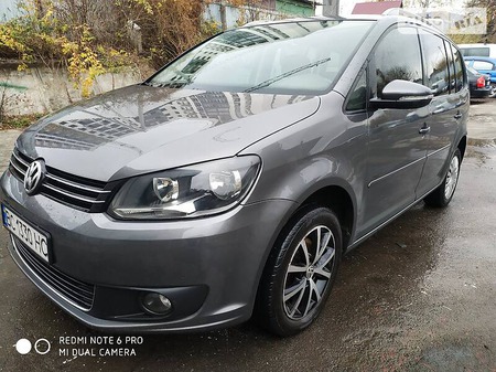 Volkswagen Touran 2013  випуску Львів з двигуном 1.6 л дизель універсал автомат за 12800 долл. 