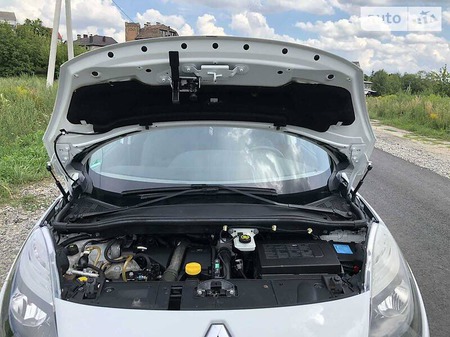 Renault Scenic 2011  випуску Тернопіль з двигуном 1.5 л дизель хэтчбек автомат за 8550 долл. 