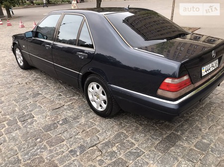 Mercedes-Benz S 420 1998  випуску Харків з двигуном 4.2 л бензин седан автомат за 7700 долл. 