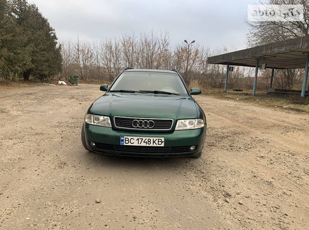 Audi A4 Limousine 2000  випуску Львів з двигуном 1.8 л  універсал автомат за 4750 долл. 