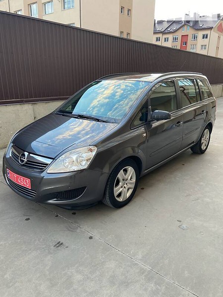 Opel Zafira Tourer 2009  випуску Дніпро з двигуном 0 л дизель мінівен механіка за 7350 долл. 