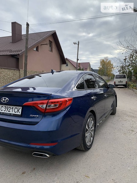 Hyundai Sonata 2015  випуску Рівне з двигуном 2.4 л бензин седан автомат за 11750 долл. 