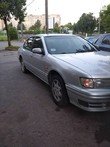 Nissan Maxima 1999  випуску Рівне з двигуном 3 л  седан автомат за 2100 долл. 