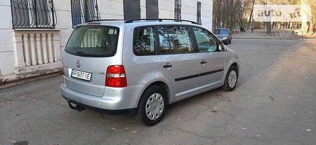 Volkswagen Touran 2004  випуску Запоріжжя з двигуном 1.9 л дизель універсал  за 6150 долл. 