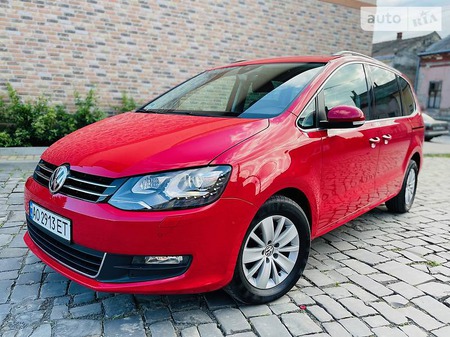 Volkswagen Sharan 2019  випуску Ужгород з двигуном 2 л дизель мінівен автомат за 32000 долл. 