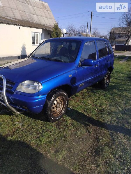 Chevrolet Niva 2004  випуску Київ з двигуном 1.7 л  позашляховик механіка за 3300 долл. 