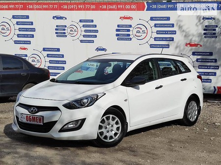 Hyundai i30 2014  випуску Дніпро з двигуном 1.6 л дизель універсал механіка за 9400 долл. 