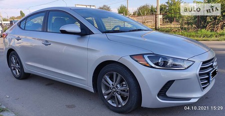 Hyundai Elantra 2017  випуску Черкаси з двигуном 2 л бензин седан автомат за 12100 долл. 