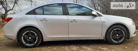 Chevrolet Cruze 2010  випуску Харків з двигуном 1.8 л  седан автомат за 7250 долл. 