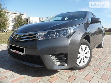 Toyota Corolla 2013  випуску Луганськ з двигуном 1.6 л бензин седан механіка за 13500 долл. 