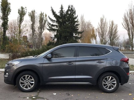 Hyundai Tucson 2016  випуску Дніпро з двигуном 2 л  позашляховик автомат за 17500 долл. 