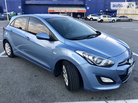 Hyundai i30 2012  випуску Дніпро з двигуном 1.4 л бензин хэтчбек механіка за 8800 долл. 