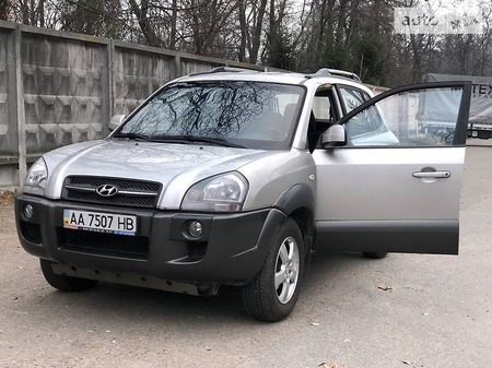 Hyundai Tucson 2008  випуску Київ з двигуном 2 л бензин позашляховик механіка за 7400 долл. 