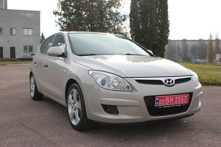 Hyundai i30 2008  випуску Рівне з двигуном 1.4 л бензин хэтчбек механіка за 5550 долл. 
