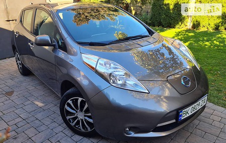 Nissan Leaf 2014  випуску Рівне з двигуном 0 л електро хэтчбек автомат за 9700 долл. 