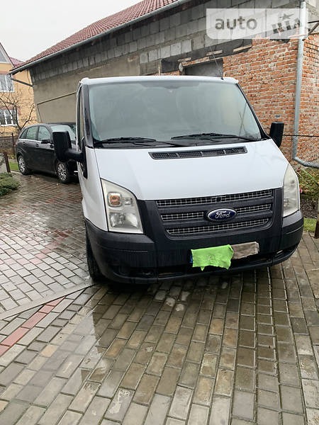 Ford Transit 2012  випуску Львів з двигуном 2.2 л дизель мінівен механіка за 8600 долл. 