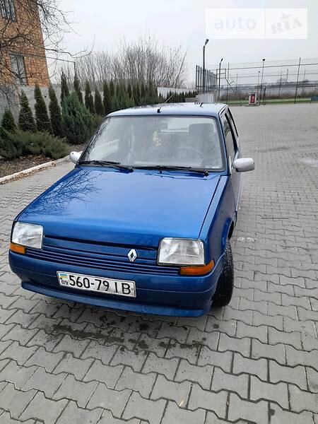 Renault 5 1989  випуску Чернівці з двигуном 1.1 л бензин хэтчбек механіка за 1000 долл. 