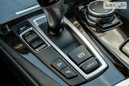 BMW 535 2015  випуску Луганськ з двигуном 3 л бензин седан автомат за 25850 долл. 