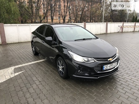 Chevrolet Cruze 2018  випуску Чернівці з двигуном 1.4 л бензин седан автомат за 10999 долл. 