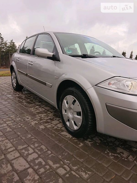 Renault Megane 2006  випуску Тернопіль з двигуном 1.6 л бензин седан механіка за 5100 долл. 