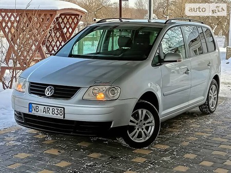 Volkswagen Touran 2004  випуску Львів з двигуном 1.6 л бензин мінівен механіка за 6150 долл. 