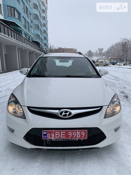 Hyundai i30 2012  випуску Луцьк з двигуном 1.6 л дизель універсал механіка за 7600 долл. 