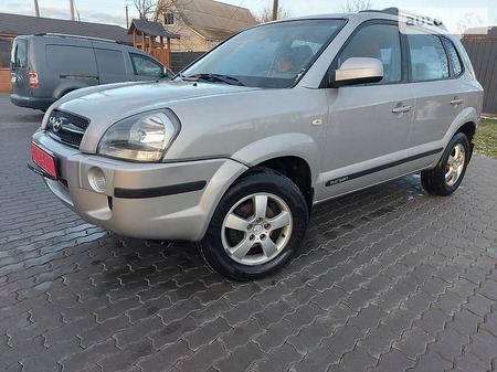 Hyundai Tucson 2006  випуску Київ з двигуном 2 л бензин позашляховик механіка за 7700 долл. 