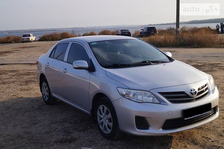 Toyota Corolla 2013  випуску Миколаїв з двигуном 1.3 л бензин седан механіка за 9900 долл. 