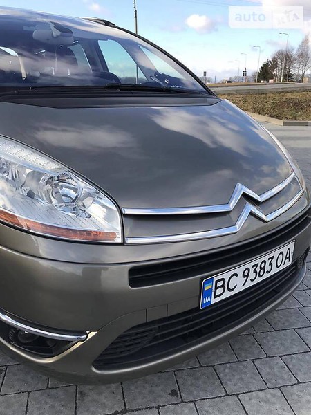 Citroen C4 Picasso 2009  випуску Львів з двигуном 2 л дизель мінівен автомат за 7099 долл. 